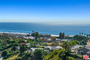 6240 Tapia Dr in Malibu, CA - Building Photo