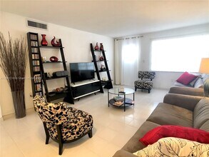 1575 Euclid Ave in Miami Beach, FL - Building Photo - Building Photo