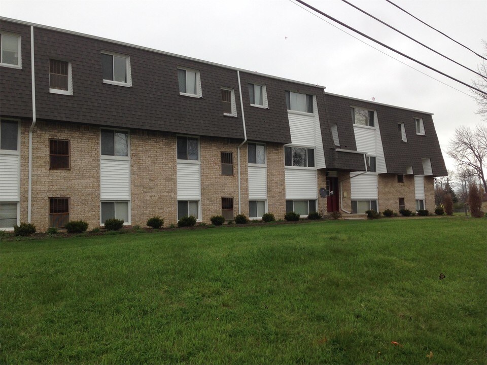 23210 Huron River Dr-Unit -17 - UPG in Rockwood, MI - Building Photo