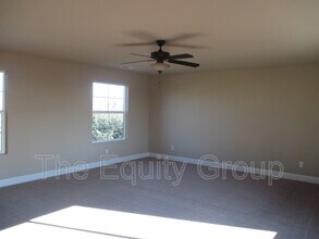 3901 W Jerome Ave in Visalia, CA - Foto de edificio - Building Photo