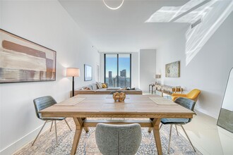 45 SW 9th St, Unit 4504 in Miami, FL - Building Photo - Building Photo
