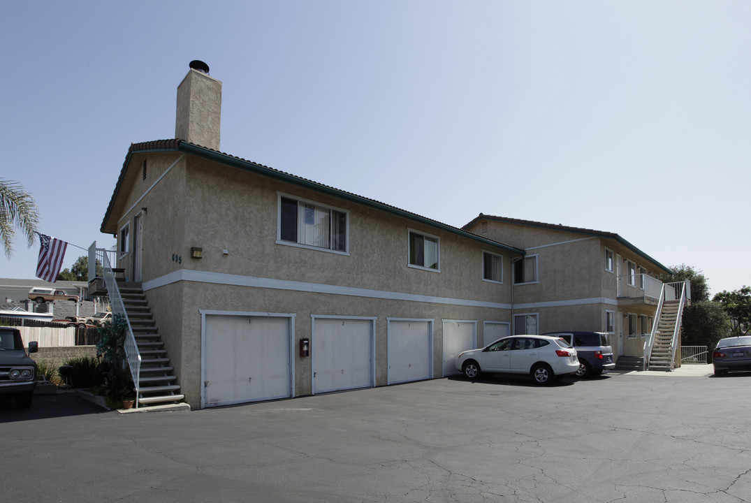 Hilltop Apartments in Vista, CA - Building Photo