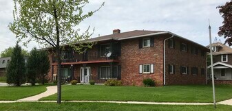 9804 W Beloit Rd in Milwaukee, WI - Building Photo