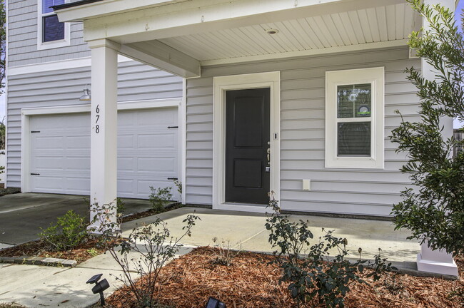 678 Red Monarch Wy in Moncks Corner, SC - Foto de edificio - Building Photo