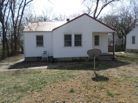 1201 Pomeroy St in Manhattan, KS - Building Photo - Building Photo