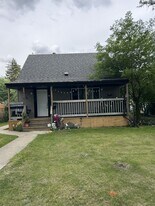 11820-11861 61 St NW in Edmonton, AB - Building Photo
