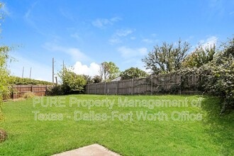 4000 Cottage Park Ct in Arlington, TX - Building Photo - Building Photo