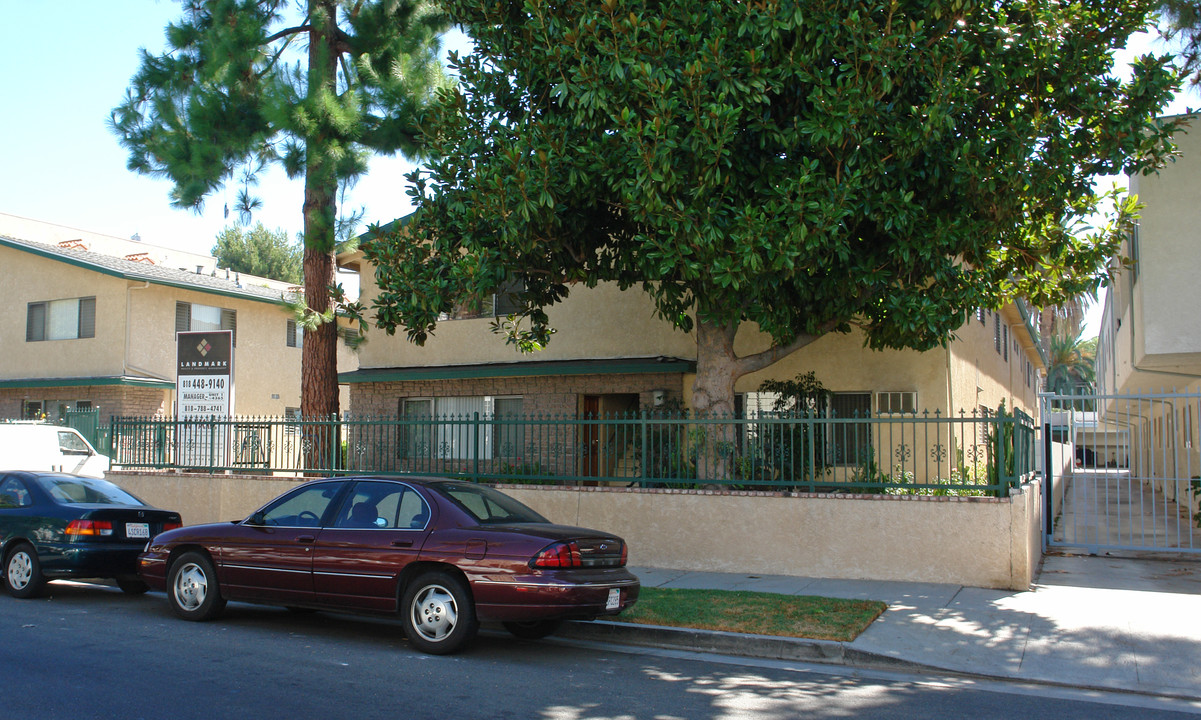 4348 Ventura Canyon Ave in Sherman Oaks, CA - Building Photo