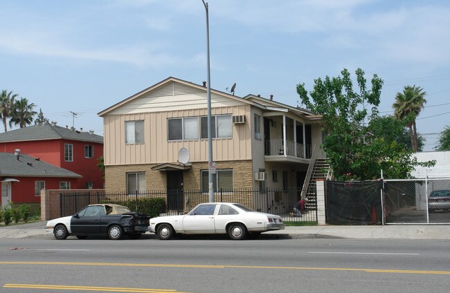 7309 Woodley Ave in Van Nuys, CA - Building Photo - Building Photo