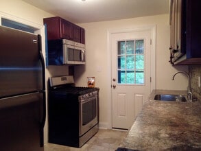 118 Mount Lebanon Blvd in Mt. Lebanon, PA - Foto de edificio - Building Photo