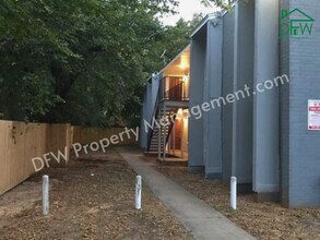 Fry Street Apartments in Denton, TX - Foto de edificio - Building Photo