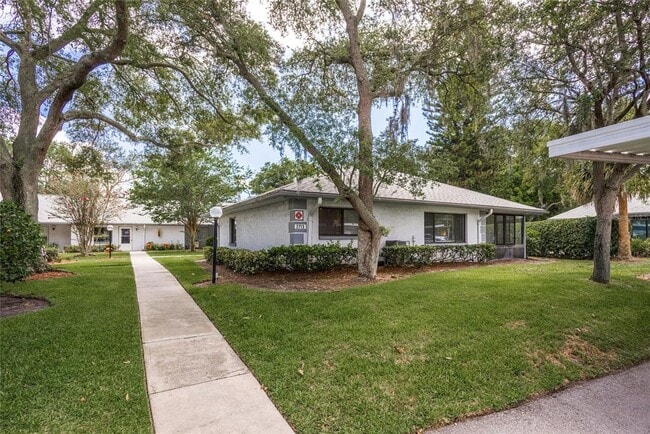 property at 2713 Countryside Blvd