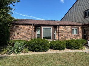 18125 Crownhill Dr, Unit A in South Bend, IN - Foto de edificio - Building Photo