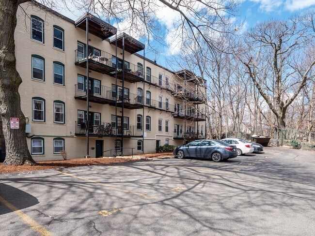 84 Gordon St, Unit 302 in Boston, MA - Building Photo - Building Photo