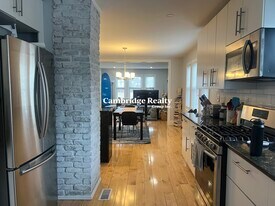 296 Arlington St, Unit #1T in Watertown, MA - Building Photo