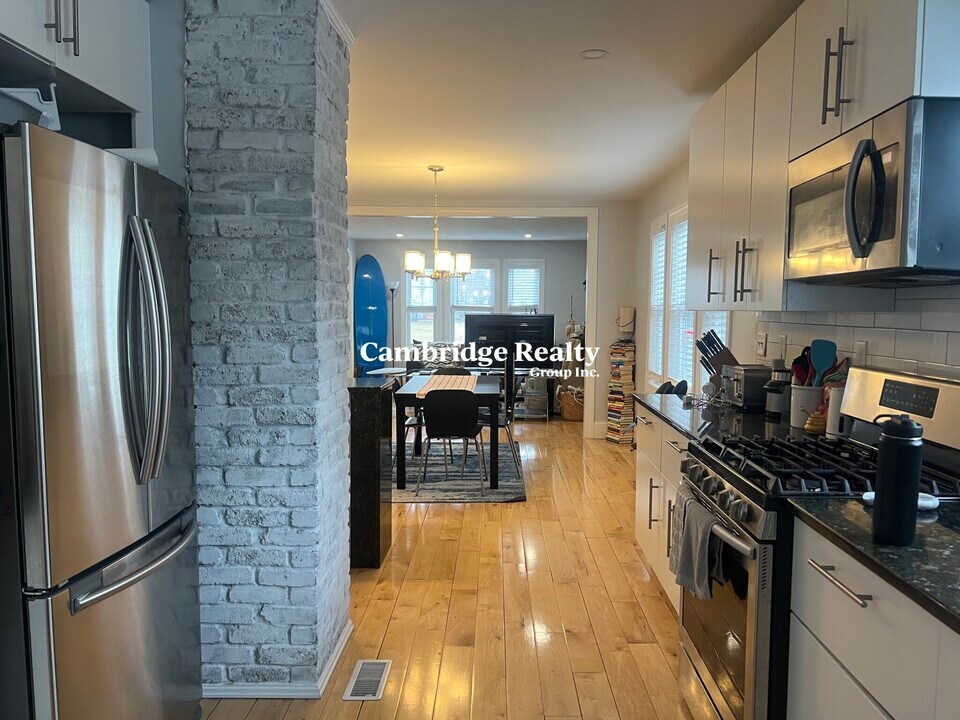 296 Arlington St, Unit #1T in Watertown, MA - Building Photo