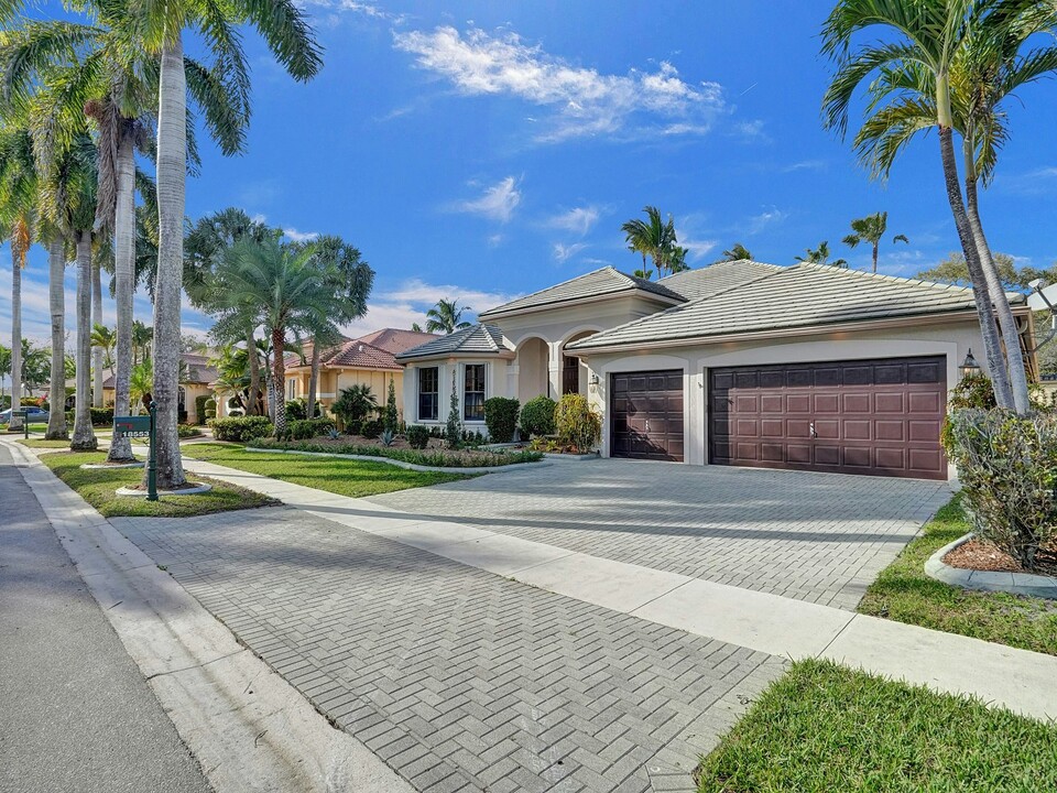 18553 SW 41st St in Miramar, FL - Building Photo