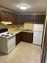 325 Main St, Unit 1 in Winthrop, ME - Building Photo - Building Photo
