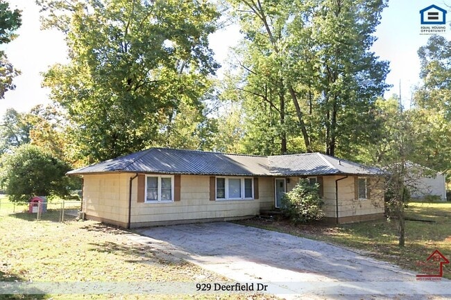 property at 929 Deerfield Dr