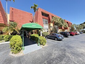 22605 SW 66th Ave in Boca Raton, FL - Building Photo