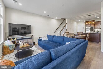 12384 Azure Ln in Fairfax, VA - Building Photo - Building Photo