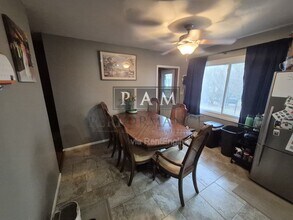 1422 W Maplewood Ct in Milwaukee, WI - Building Photo - Building Photo