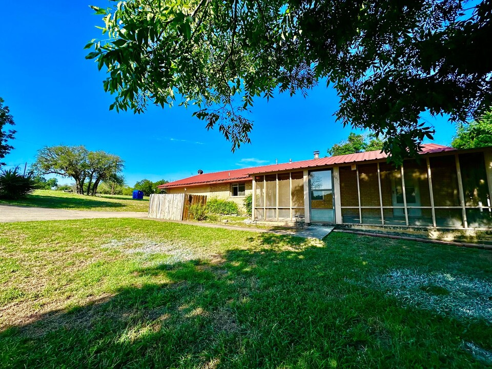 365 Beaver Rd in Ingram, TX - Foto de edificio