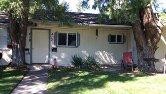 410 NW Newport Ave in Bend, OR - Building Photo