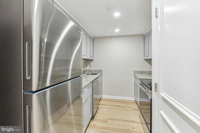 327 8th St NE in Washington, DC - Foto de edificio - Building Photo