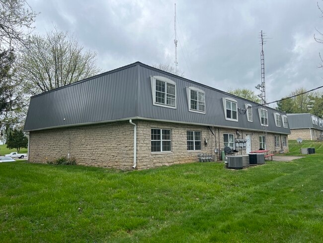 701-709 Etzler Dr in Salem, IN - Foto de edificio - Building Photo