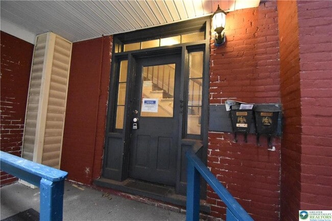 65 N 4th St in Easton, PA - Foto de edificio - Building Photo