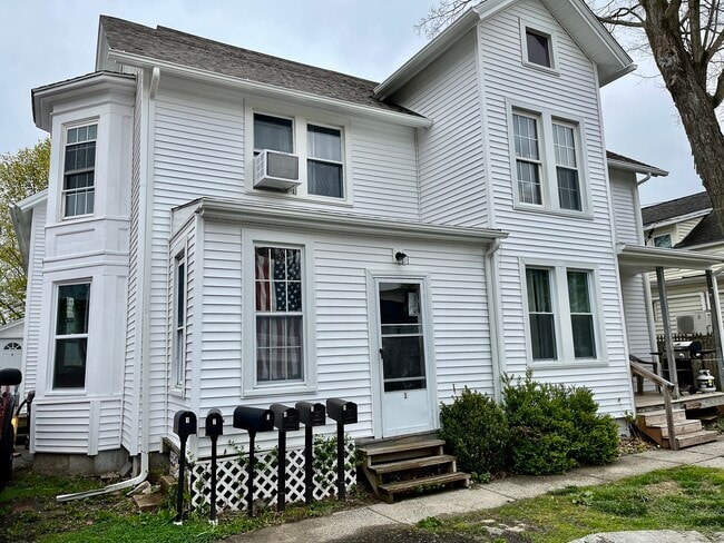 83 Lebanon Ave in Colchester, CT - Building Photo - Building Photo
