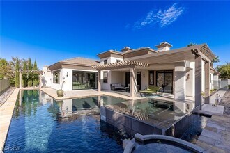 2245 Green Mountain Ct, Unit 2-B-1307 in Las Vegas, NV - Foto de edificio - Building Photo