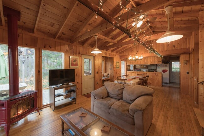 4168 Lake Shore Dr in Diamond Point, NY - Building Photo - Building Photo