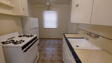 807 W. 30th St. in Los Angeles, CA - Building Photo - Interior Photo