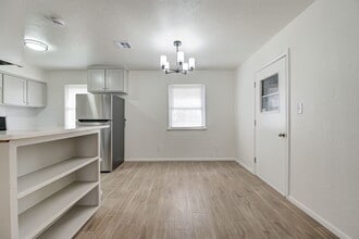 4704 SE 18th St in Del City, OK - Building Photo - Building Photo