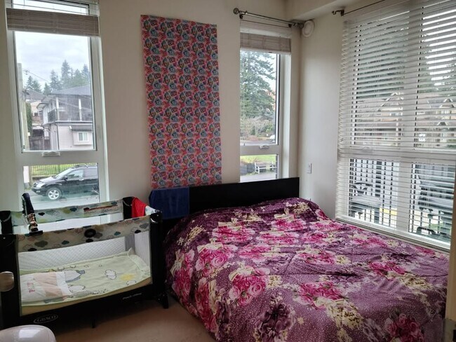 750 Dogwood St in Coquitlam, BC - Building Photo - Building Photo