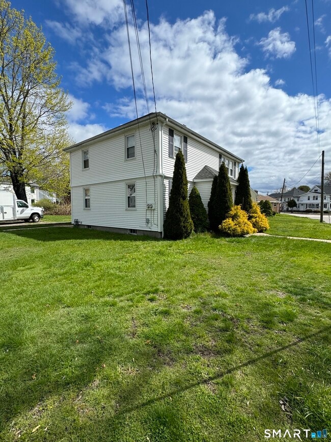 7 Babcock St in Stonington, CT - Building Photo - Building Photo