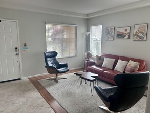 132 Canyon Creek Way in Oceanside, CA - Foto de edificio - Building Photo