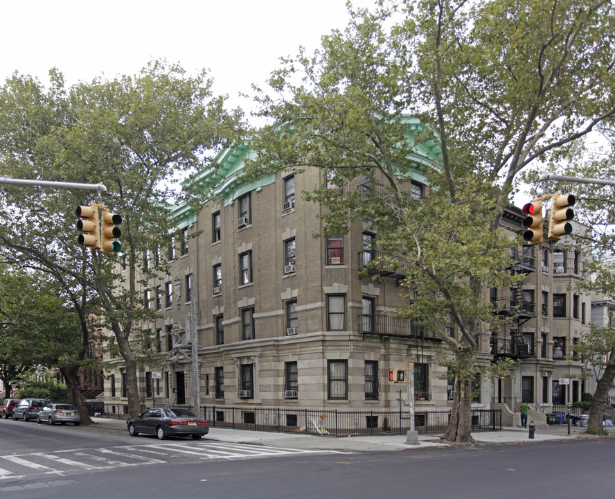 939 Sterling Pl in Brooklyn, NY - Foto de edificio