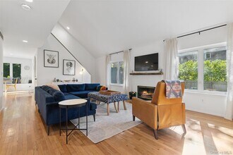 4 Morris Ct in Westhampton Beach, NY - Building Photo - Building Photo