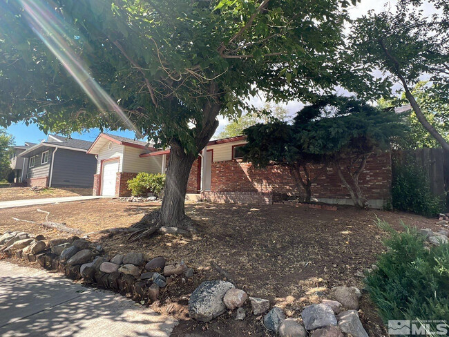 3560 Yosemite Pl in Reno, NV - Building Photo - Building Photo
