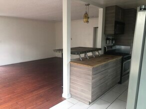 1424 Berkeley St, Unit 5 in Santa Monica, CA - Building Photo - Building Photo