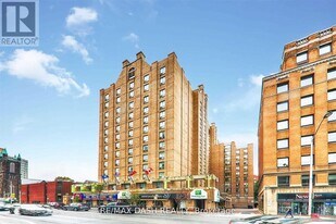 284 Bloor St W in Toronto, ON - Building Photo