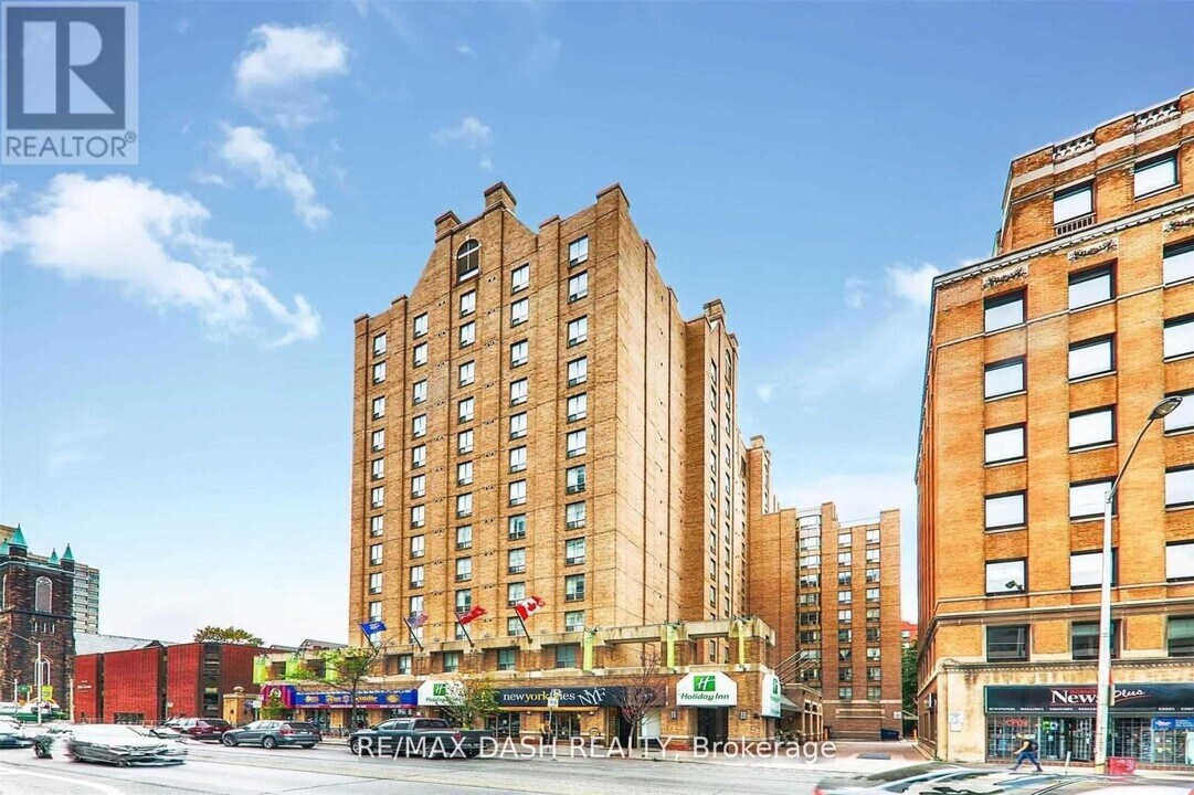 284 Bloor St W in Toronto, ON - Building Photo