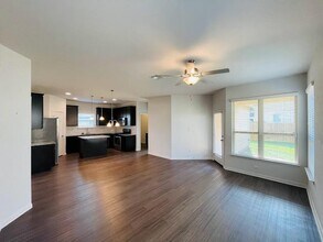 4012 Birdwatch Loop in Pflugerville, TX - Foto de edificio - Building Photo