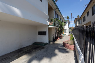 168 N Mariposa Ave in Los Angeles, CA - Building Photo - Building Photo