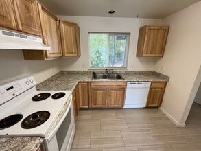 1453 NE Tucson Way in Bend, OR - Building Photo - Building Photo