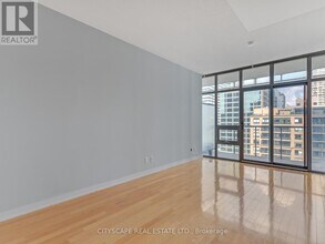 33-1533 Charles St E in Toronto, ON - Building Photo - Building Photo