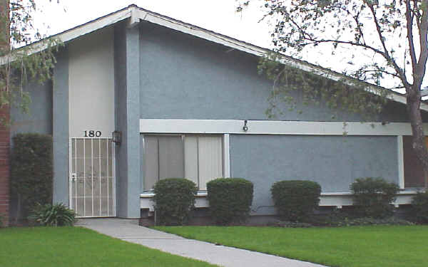 180 Linda Way in Upland, CA - Building Photo - Building Photo